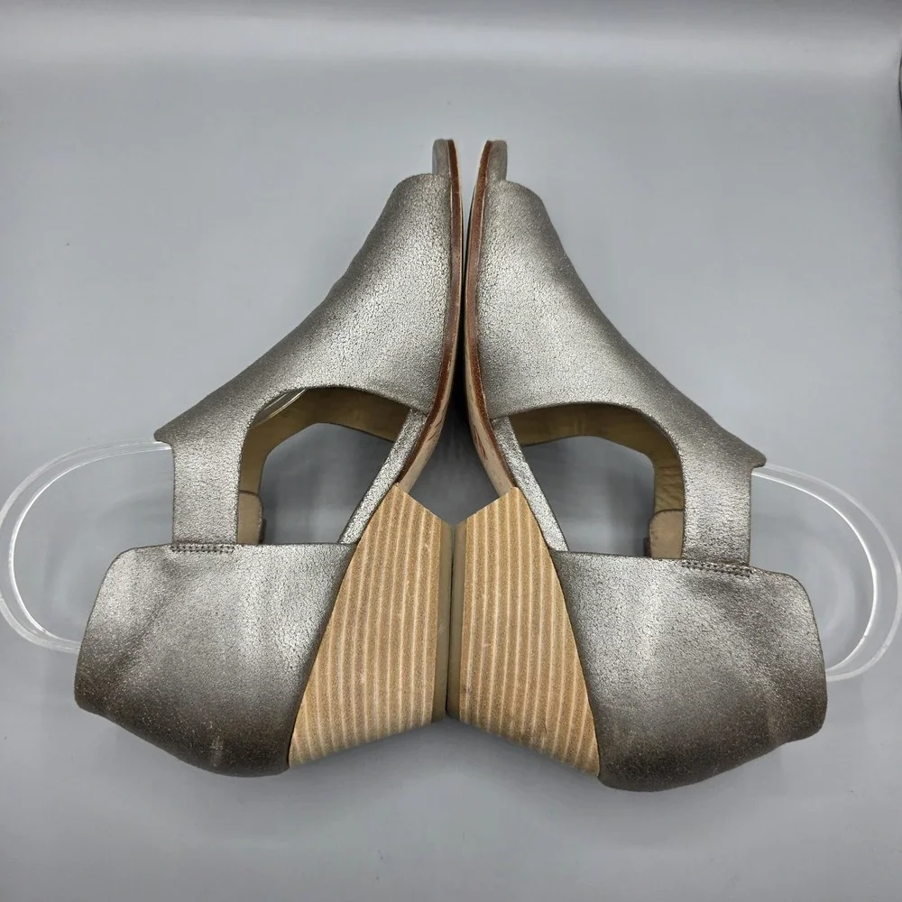 Eileen Fisher Iris Sandals Womens 9.5 Pewter Leather Block Heel Adjustable Strap